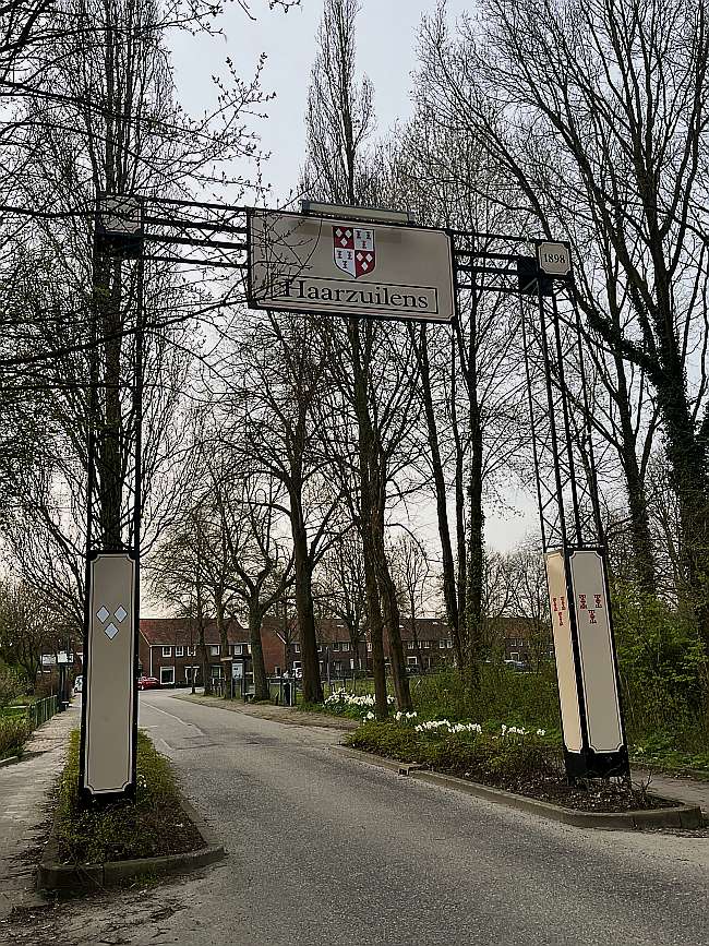 photo sign with place name Haarzuilens at north entrance of the village Ockhuizerweg 52 123823839539256 4 998264995227921 netherlands 20230410