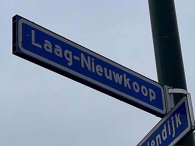 photo street sign at T junction Wagendijk Rodendijk buurtschap Laag Nieuwkoop 52 12781938181426 4 965699040090366 netherlands 20230410